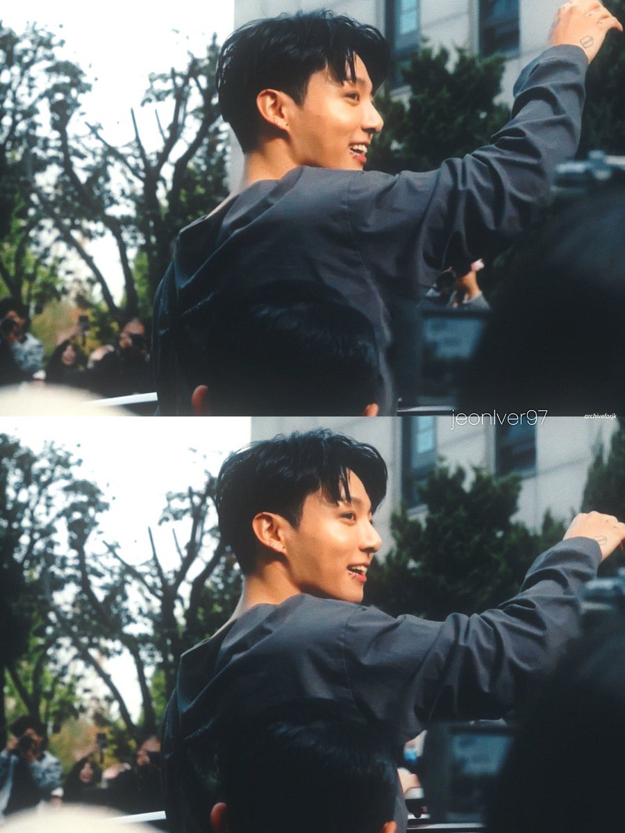 jeonlver97_'s tweet photo. Jungkook is so handsome woahh https://t.co/EFWvbw663p