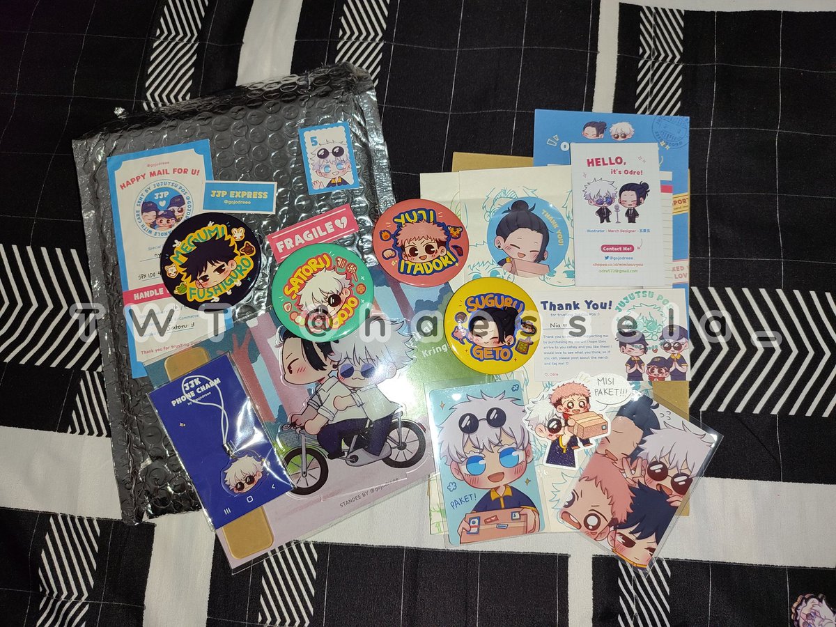 haessela_'s tweet photo. Haloo kak @gojodreee !! Aku mau ngasih kabar inii paketnya udah sampaiii~~ ><!!
Tolong bilangin ke satoluu, makasih ya udah bantu paketiin ^^
Sumpa gemes bgt, printilannya banyak! Look at the details.. huhu. Lovyu banyak kak odre dan para kurir jjp (⁠｡⁠･⁠ω⁠･⁠｡⁠)⁠ﾉ⁠♡ https://t.co/3k8ffNMtM6