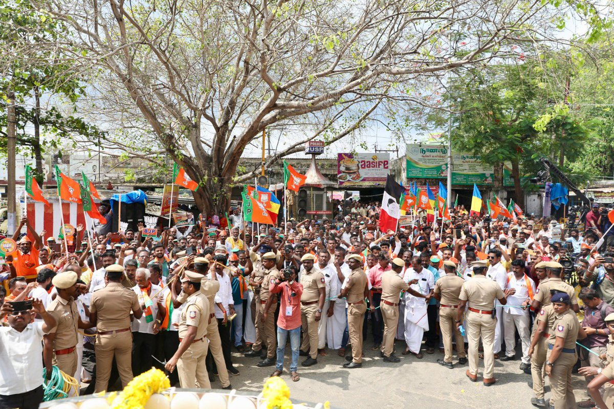 Tamil Nadu trusts BJP! Catch the glimpses from BJP National President Shri JP Nadda's roadshow in Tenkasi, Tamil Nadu today. @narendramodi @JPNadda @VanathiBJP @Dev_Fadnavis @cbawankule @ChitraKWagh #PhirEkBaarModiSarkar