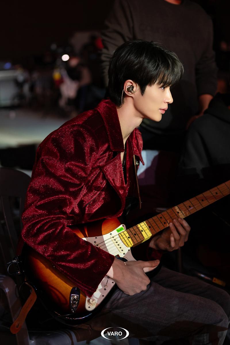 wooseokfiles's tweet photo. MR. PERFECTLY FINE https://t.co/95FSzxCcvJ
