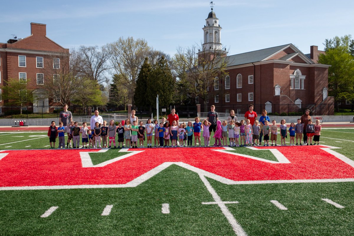 Had a great morning with Hose Elementary. Today we showed them around campus and read a book.

#Unrivaled #BooksBasketballandBeyond 📚🔴🏀⚪️