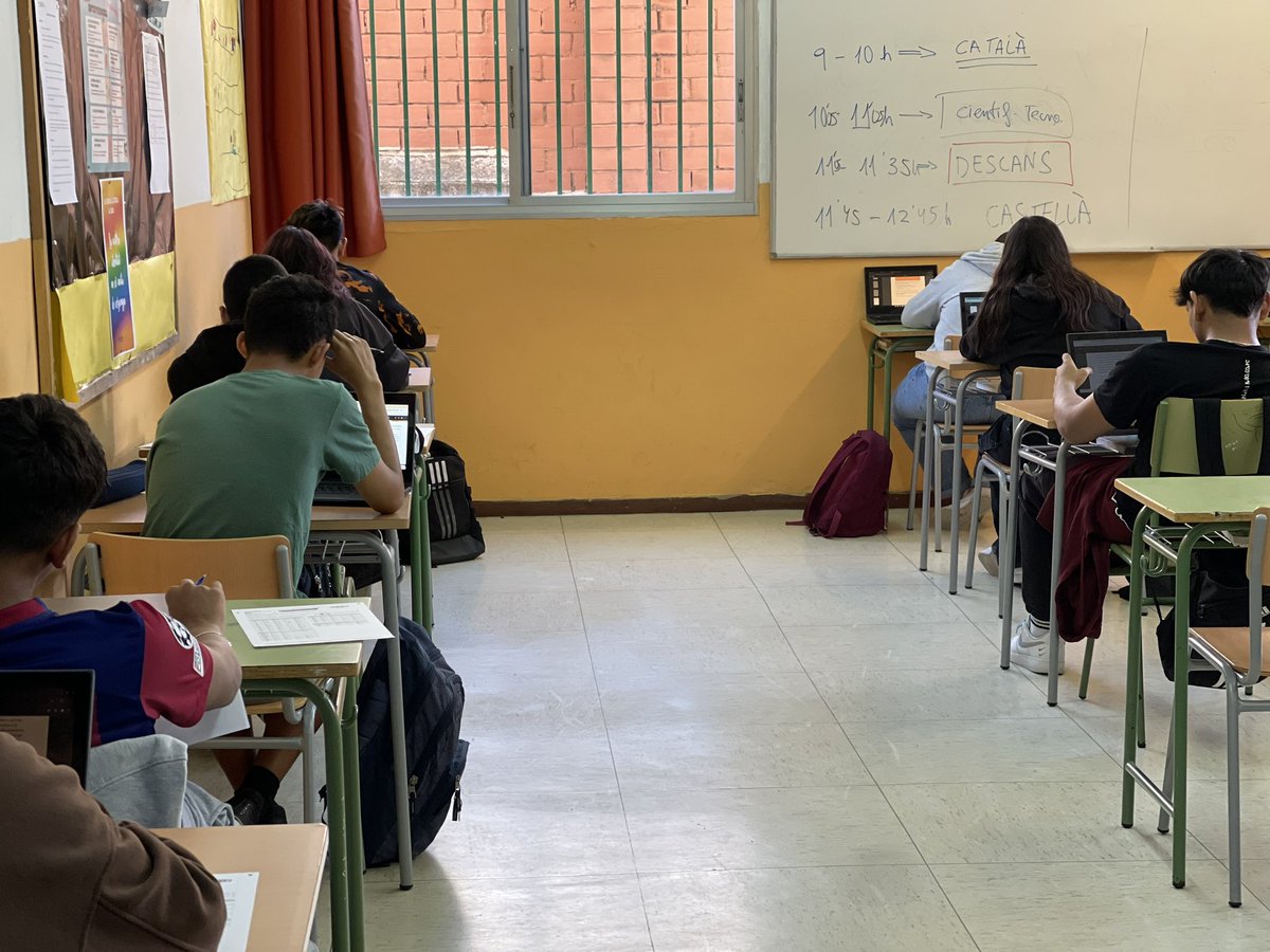 Avui l’alumnat de 4t ha començat les competències bàsiques de final d’etapa. Ja han realitzat les proves de català, castellà i la cientificotècnica. Molta sort amb els exàmens de demà! #competènciesbàsiques4t #somrubióiors #institutrubióiors <a href="/LHEDUCACIO/">EducacióLH</a> <a href="/educaciocat/">Educació</a>
