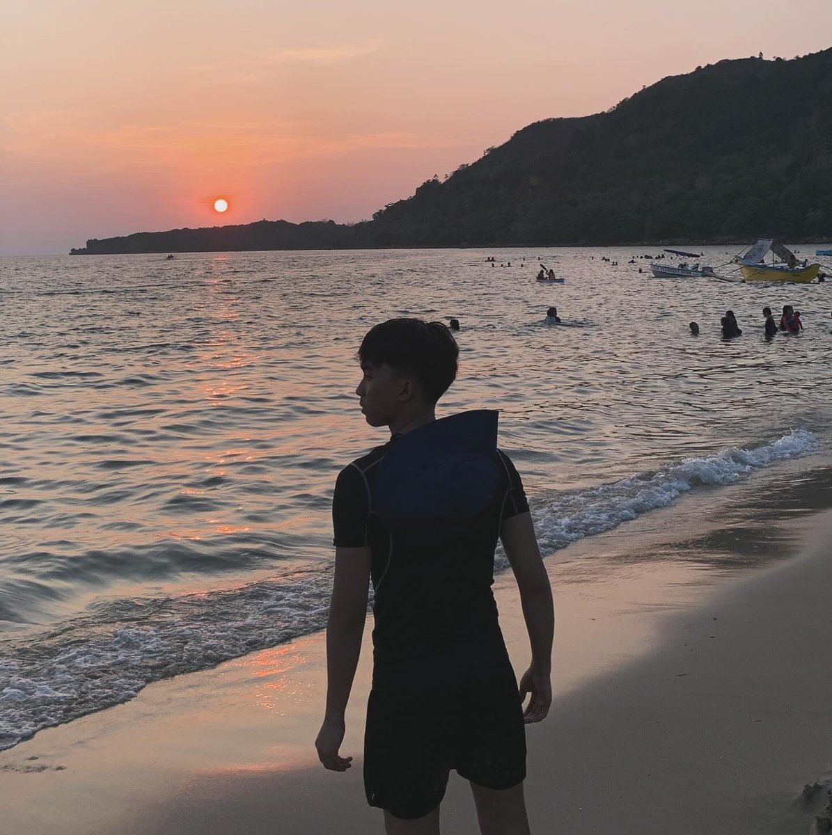 Veven_2's tweet photo. SUNSET W/ ME🌅 https://t.co/YO3VDZJPu6
