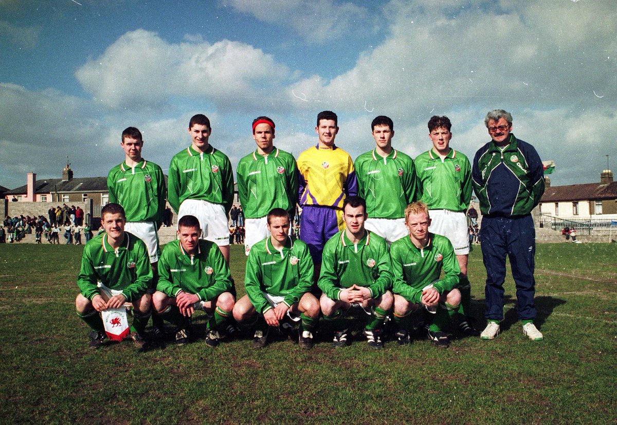 CORK BILLY SPORT: AUL Photos from 29 Years Ago. Irish Senior Schools, @Kanturk_AFC , @passageafc @RefereeIreland  #Hibernian @collegecors @BandonAFC , @BallincolligAFC @CorkReferee Shares appreciated. #nostalgia #oldphotos #LocalFootball @faischools  corkaul.com/2024/04/aul-ph…