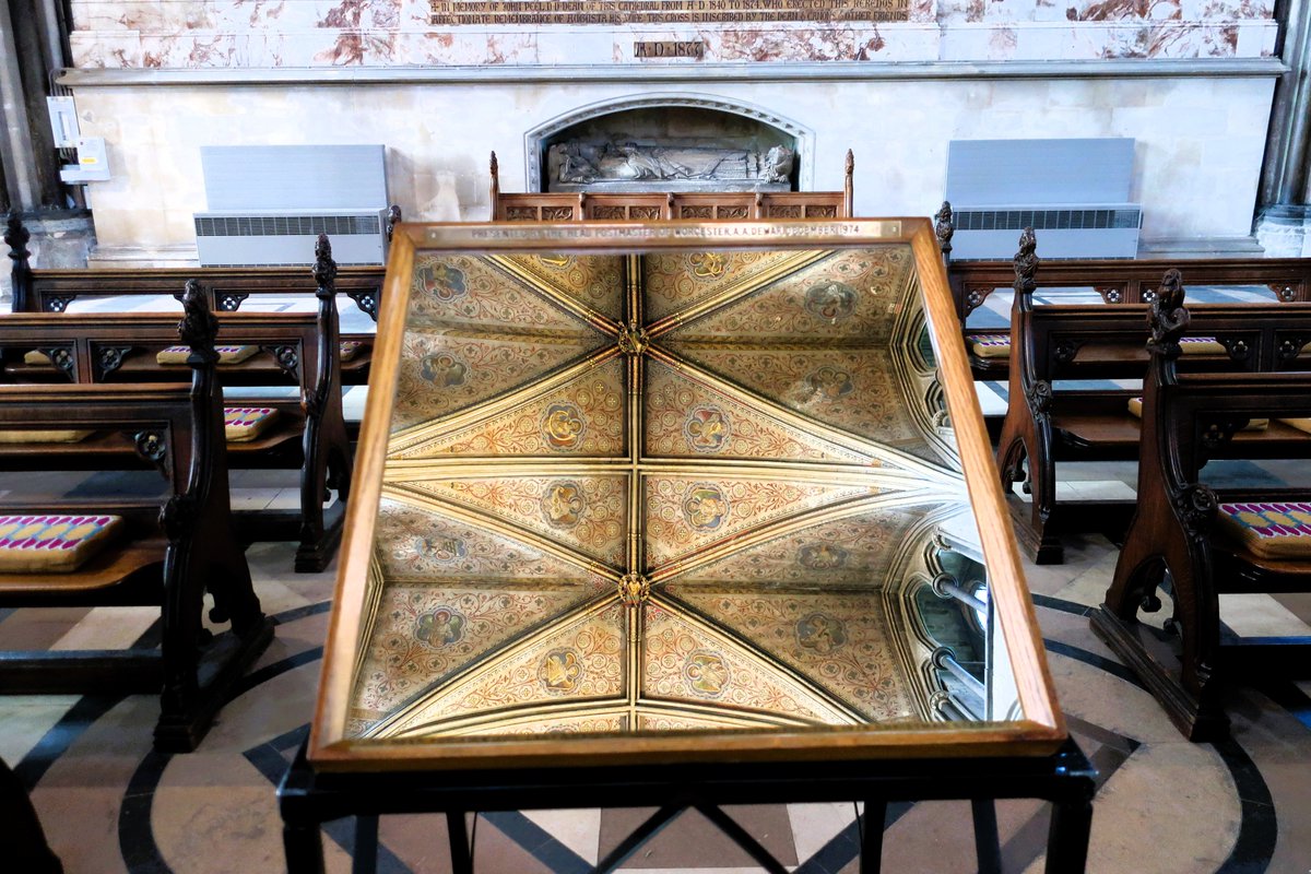 Look down to look up!👀 Clever positioning of the mirror allows you to see the ceiling in all it's glory @WorcCathedral