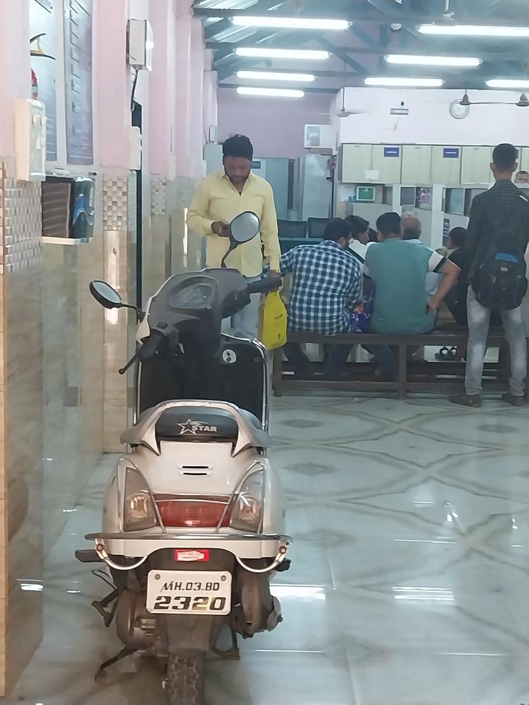 @mybmcWardFN @mybmc @MumTraffic @CMOMaharashtra @Petition_Group can authorities plz display the parking charges ? And authorization for parking vehicle inside rationing office at kidwai road matunga fn ward .plz upload authorization papers .