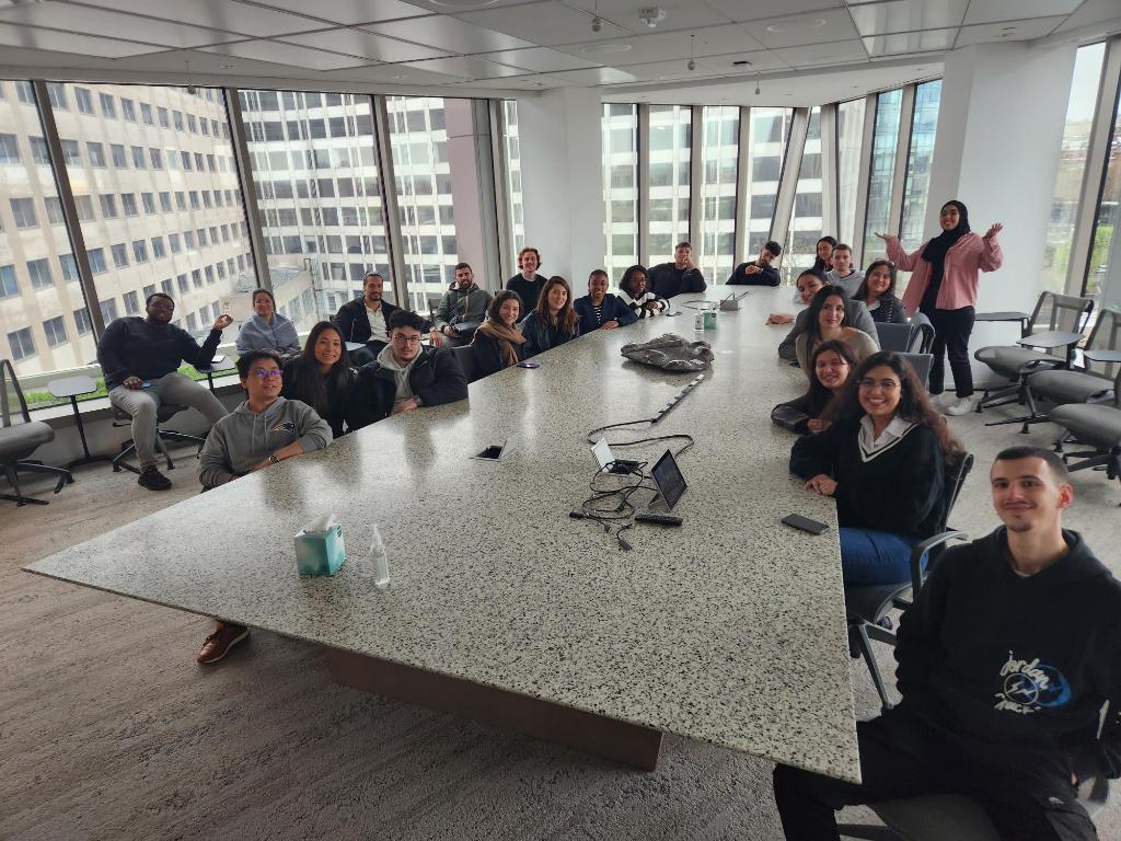 🌿 We recently hosted @Georgetown graduate students for a tour of AGU’s net zero HQ in Washington, D.C. 🌍 Our HQ exemplifies AGU’s vision of a sustainable and equitable future supported by scientific discovery and innovation. 🏢 Book your tour now: agu.org/building/pages…