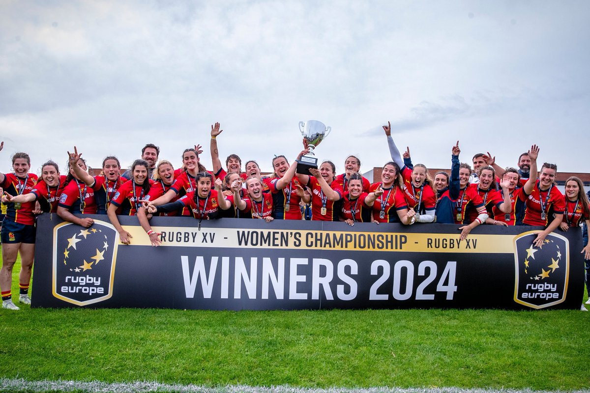 Chami_Rugby's tweet photo. 🎉¡Enhorabuena 🦁#LasLeonas y @ferugby por un nuevo Campeonato de Europa 🏆 (y van 1⃣1⃣)! 

💪 Un triunfo en el que han participado con el equipo nacional varias de nuestras #ChamiChicas de El Salvador Femenino

✅ @ines_antolinez 
✅ @beeeaaa26 
✅ Matilda Toca (debut)
✅ María Miguel

🏉 ¡Orgullosos de vosotras! 

🏳️🏴#LaPasiónQueNosUne
⬜️⬛️#CanteraBlancoYNegro