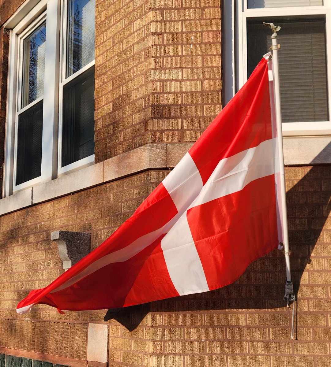 Today's front #flagoftheday Denmark 🇩🇰 (Danmark). It should be flying for Queen Margrethe II's birthday. But I forgot to update my spreadsheet after she abdicated in January, with her eldest son becoming King Frederik X.
