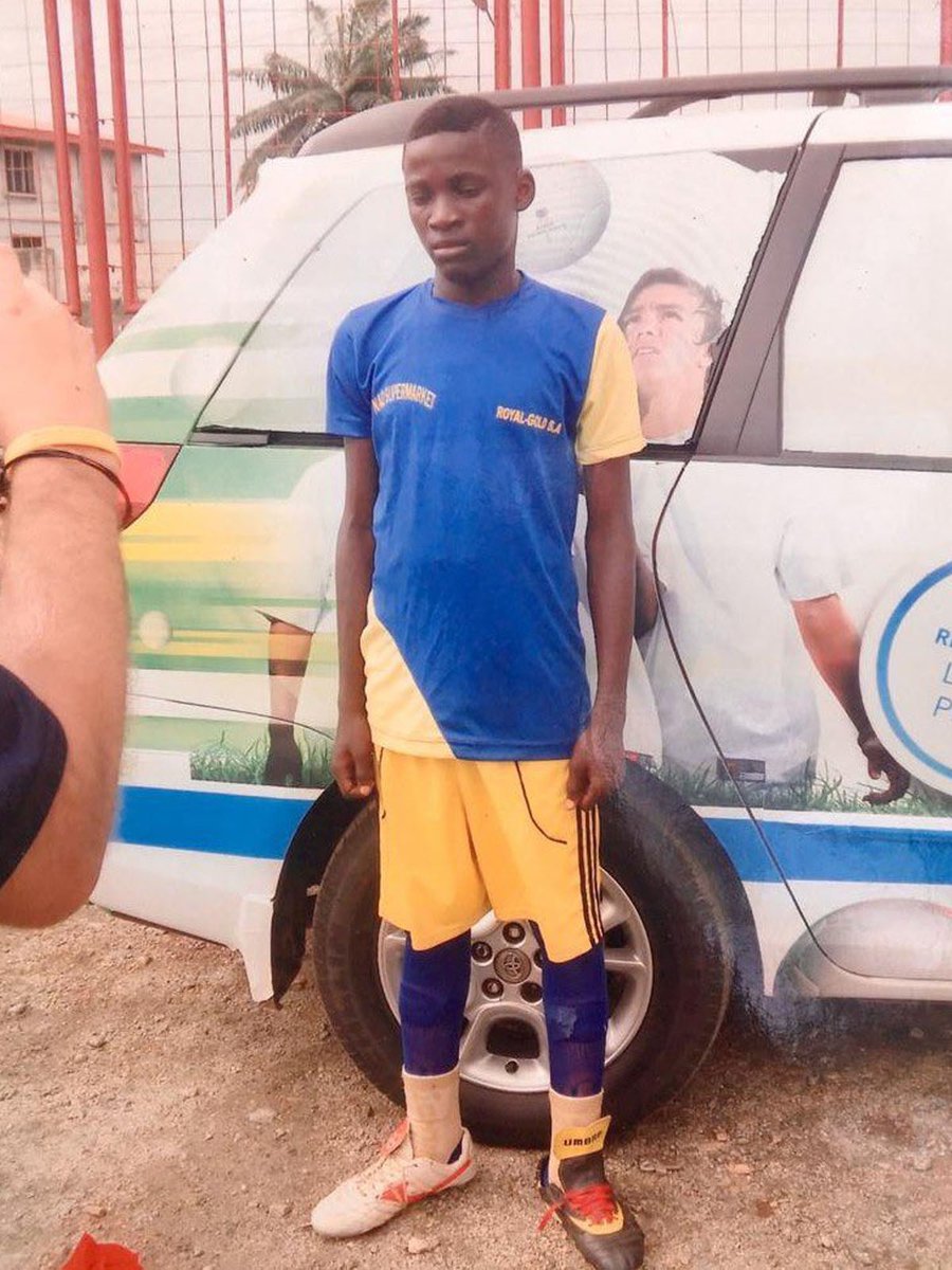 Footballogue's tweet photo. Victor Boniface a posté cette photo de lui qui date de quand il était un tout jeune footballeur au Nigéria. 🇳🇬 🦅

Sacrée trajectoire pour le champion d'Allemagne 2024 !

🇳🇬 Real Sapphire FC 
🇳🇴 FK Bodø/Glimt
🇧🇪 Union Saint-Gilloise 
🇩🇪 Bayer Leverkusen

JAMAIS LÂCHER 💪 https://t.co/lUVslv1nj0
