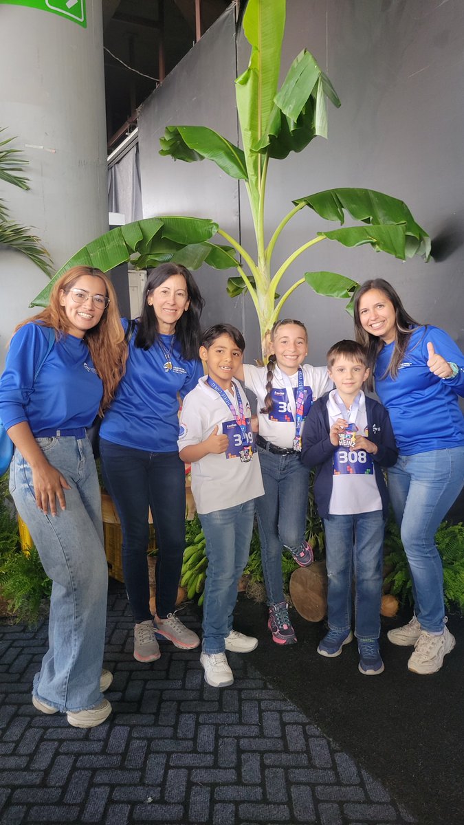 ColFranciaSV's tweet photo. Felicitamos a nuestros estudiantes quienes participaron en el III Torneo de Robótica de #Kurius. Esperamos que esta experiencia les inspire a seguir explorando su pasión por la robótica y la innovación.​ #TalentoFrancia🤖🚀✨ https://t.co/GkNwaT5J44