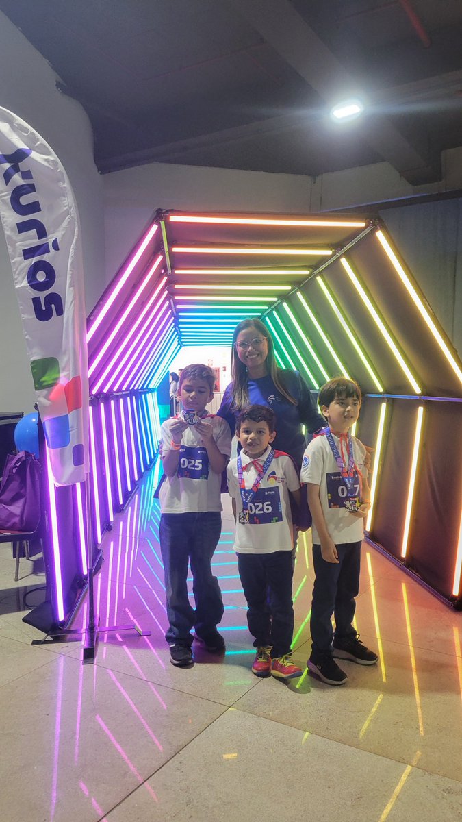 ColFranciaSV's tweet photo. Felicitamos a nuestros estudiantes quienes participaron en el III Torneo de Robótica de #Kurius. Esperamos que esta experiencia les inspire a seguir explorando su pasión por la robótica y la innovación.​ #TalentoFrancia🤖🚀✨ https://t.co/GkNwaT5J44
