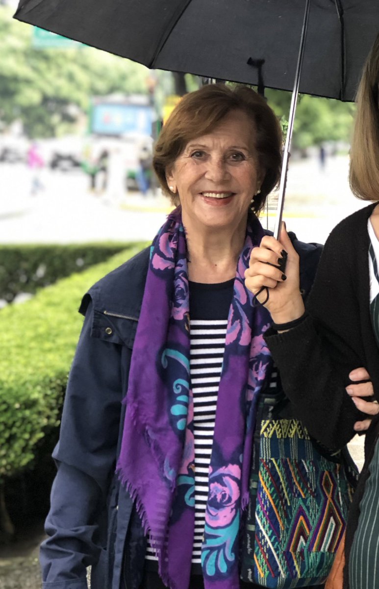 AgusBalda's tweet photo. Holaa @olgaenvivo postulo a mi abuela Adela, 84 años. Viuda, ex azafata. Cordobesa pero hace años ya es una vieja regia de Recoleta. Fanática de las plantas y del te. Conoció a mi abuelo porque él era el abogado de su divorcio 😂 espero les divierta https://t.co/8SCTF3aCXY