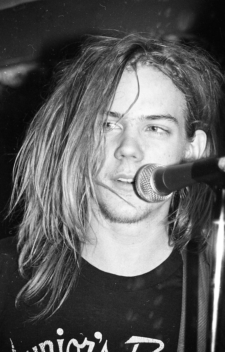 criswinter412's tweet photo. Happy Birthday to singer, songwriter, guitarist David Pirner of Soul Asylum who celebrates his 60th today! 🎸🎶

#soulasylum #davidpirner #somebodytoshove #runawaytrain #blackgold #frustratedincorporated #stringofpearls #summerofdrugs #misery #happybirthday https://t.co/pzldHM4EUA