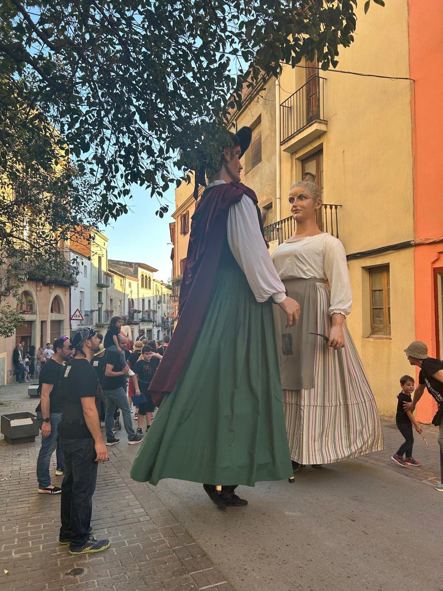 GDicDucFac's tweet photo. Primera sortida a Piera!💫
Dissabte vam celebrar la primera diada fora de Vallbona a casa dels @gegantsdepiera 
Va ser tot un honor compartir la sortida amb els @mistantet i els #gegantsdesantvicencssemontalnet 

#gegants #gegantsdevallbona #dicducfacgegants #gegantsdecatalunya https://t.co/0wImDFJWsB