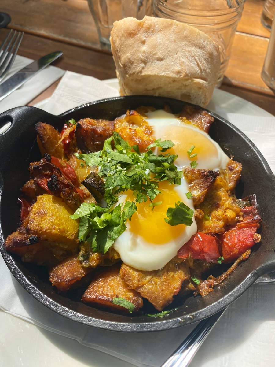 Breakfast / brunch this morning was scrumptious! 

Eggs on a bed of roasted vegetables and potatoes with bread. 

Want a bite?

#breakfast #nycfoodie #eggs #roasted #vegetables #potatoes #delicious #brekkie #brunch #nycbrunch