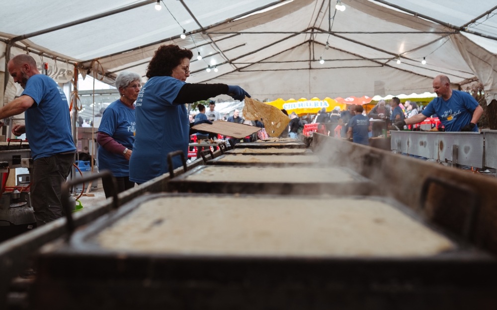 TurismoEspGob's tweet photo. La Festa da Filloa de Lestedo (A Coruña) ha sido declarada Fiesta de Interés Turístico Nacional
👉 Es la novena celebración popular que recibe este reconocimiento en la comunidad autónoma de Galicia
🗞️ Nota de prensa: https://t.co/6k6PfHsome
📸 Asociación Cultural da Filloa https://t.co/3568Ndn69w