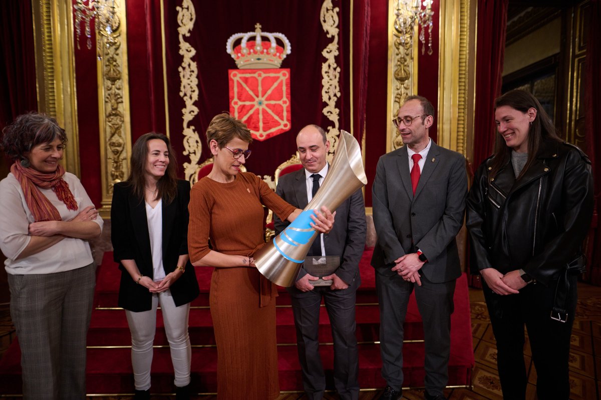 .@mavichina felicita al @FNBardoi de baloncesto femenino por su reciente ascenso de categoría #LFEndesa ➡️Ha mostrado su apoyo al proyecto, del que ha destacado su calidad técnica y ha calificado como un “referente para el deporte navarro” @deporte_na navarra.es/es/-/nota-pren…