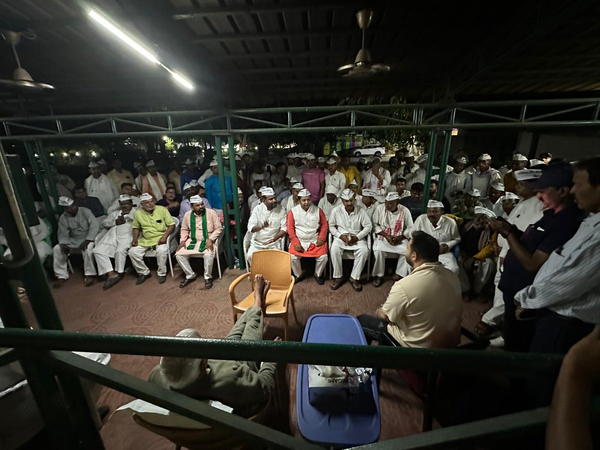 आज बिंद-बेलदार नोनिया संघ के पदाधिकारियों ने राष्ट्रीय अध्यक्ष श्री लालू प्रसाद से मिलकर लोकसभा चुनाव में राष्ट्रीय जनता दल एवं महागठबंधन के प्रत्याशियों को अतिपिछड़ा वर्ग की ओर से समर्थन दिया। विगत विधानसभा चुनाव में राजद ने बिहार में अकेले सबसे अधिक नोनिया समाज को 4 टिकटें दी…