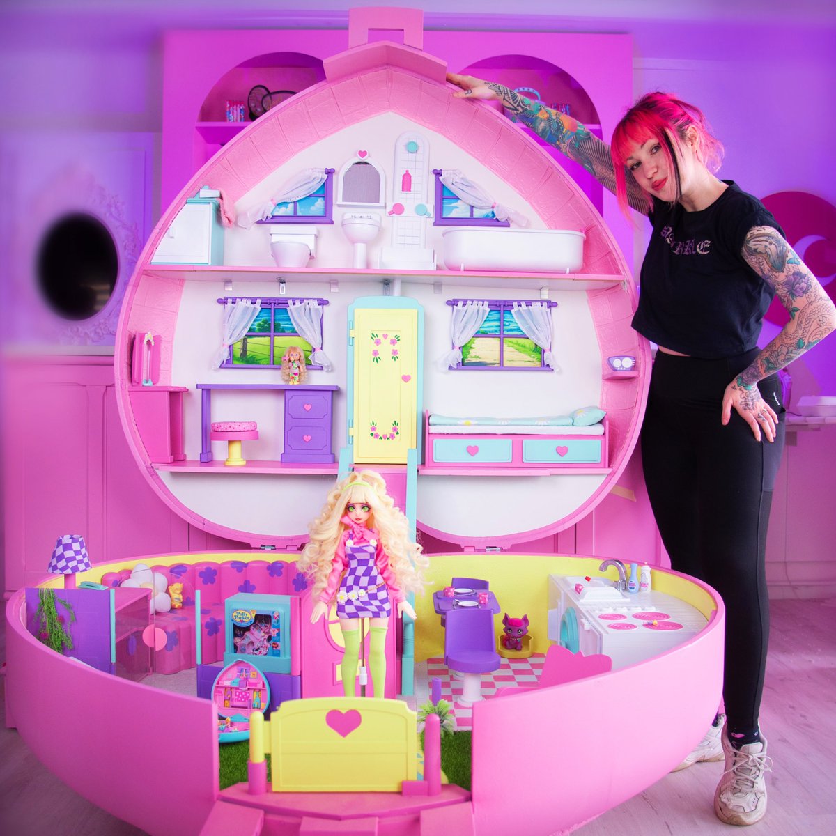 Not a photoshopped image, I made an actual gigantic Polly Pocket house + doll, watch the video here: youtu.be/iFjyqZ9Da-w #pollypocket #mattel #art #artist
