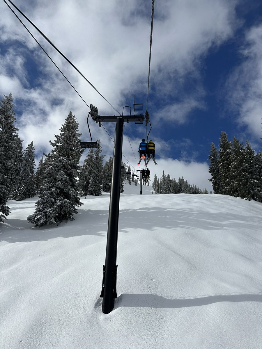 TonyKorologos's tweet photo. Man, #TheKittyβ’οΈ is beautiful this morning at @AltaSkiArea https://t.co/dhRWaicbV2