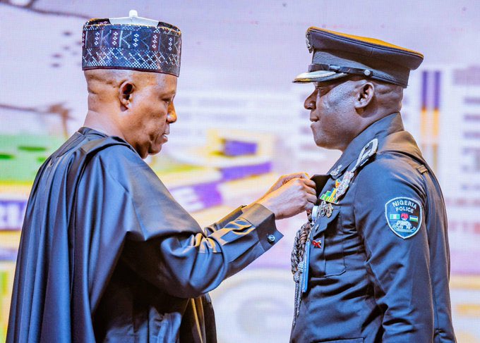 TinubuMediaS's tweet image. STATE HOUSE PRESS RELEASE
We Will Transform Nigeria Police Into Modern, Professional Force - President Tinubu
* Declares April 7 national police day in Nigeria
President Bola Ahmed Tinubu has identified complete overhaul of institutional mentality and memory of police officers…