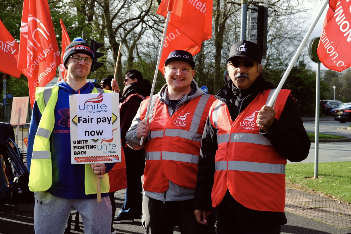 Unite members at Arrowe Park Hospital began phase 1 of strike action today as they fight for fair pay ✊ Workers have Unite’s full support as action is set to continue tomorrow and next week. #fairpayfornurses