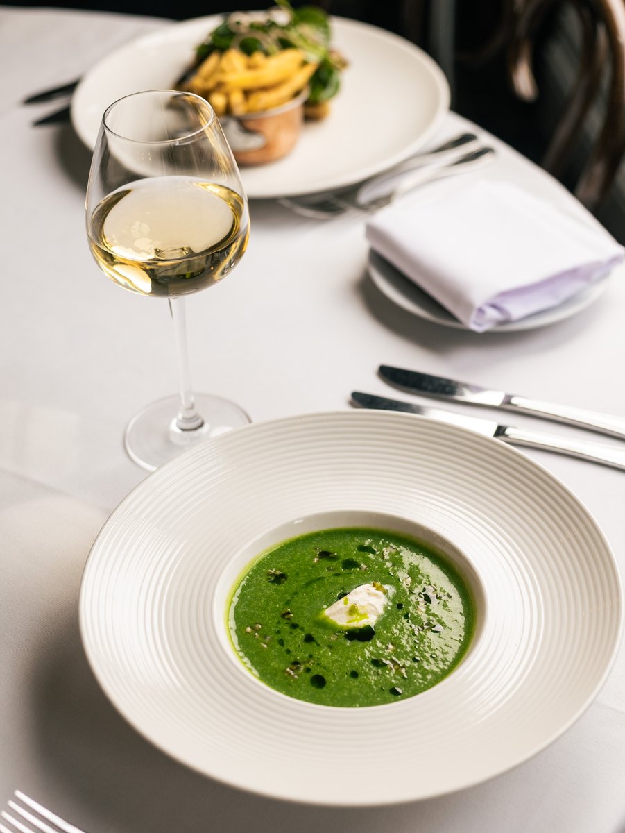 New to The Dining Room - Wild garlic and potato velouté with crème fraîche &amp; pickled stems 🥄

loom.ly/57d4-hc

#diningindublin #newdish