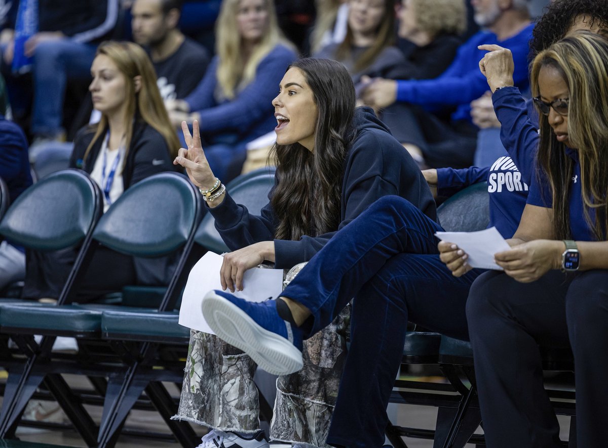 Good to see these new @LVAces teammates got to know each other a bit at the Women's College All-Star Game. And between them, nearly 7,000 career points in their NCAA careers. Walking. Buckets. @DyaishaFair x @Kelseyplum10