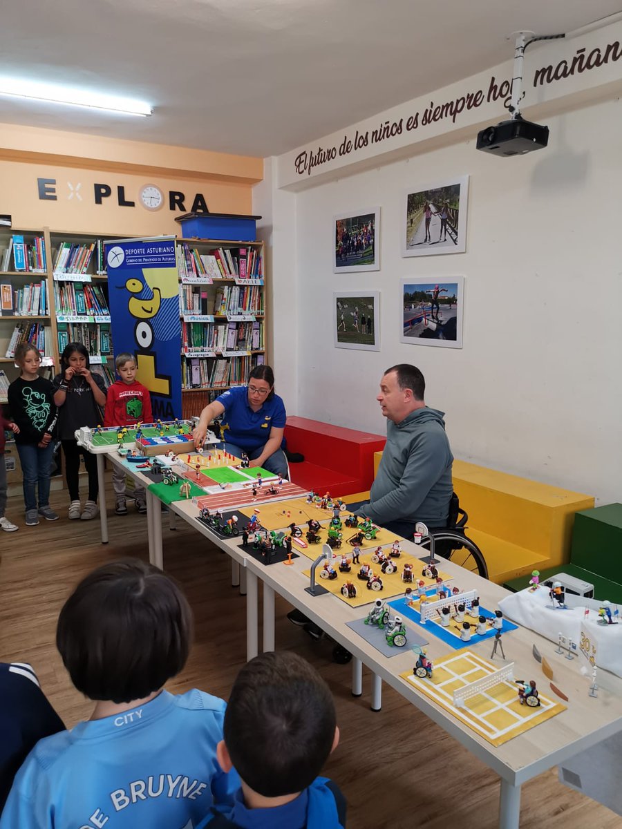 Educastur's tweet photo. La @FEDEMAsturias, a través del Programa Impúlsate financianciado por la Consejería de Educación, ha presentado en el CP Veneranda Manzano una exposición con figuras de Playmobil, que reproduce buena parte de los deportes adaptados para personas con discapacidad física. https://t.co/9UdxigPV7k