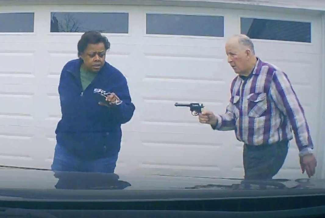 An 81-year-old Ohio man shot and killed an Uber driver he believed was working with a scammer, according to officials who said the victim was sent to the home by the same scammer. Loletha Hall didn't threaten him, didn't have a weapon or assault him nbcnews.com/news/us-news/o…