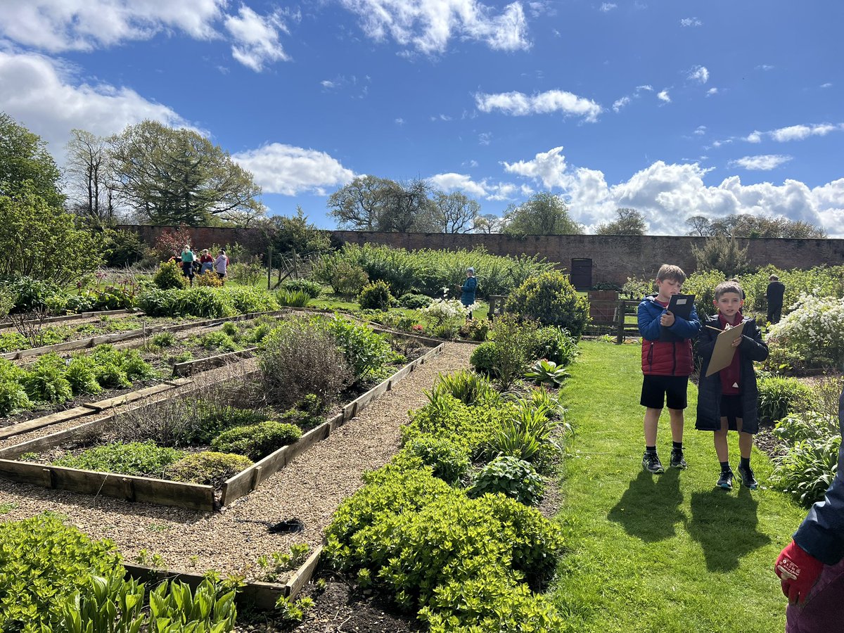 We spent a wonderful afternoon at @LaundeAbbey where we were met by Reverend Jonathan. We were led in a variety of activities reflecting on what it means to follow God, how God wants us to flourish and live life to the full, and the things we are thankful for. @Rise_MAT