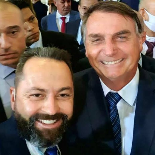 🚨LEIAM COM ATENÇÃO: Marlon Neuber (PL-SC), ex-prefeito de Itapoá, foi condenado a 18 anos de prisão pelos crimes de corrupção ativa e organização criminosa. Além dele, desde 2023, Adriano Poffo e mais 17 prefeitos de Santa Catarina também foram presos por corrupção. TODOS OS