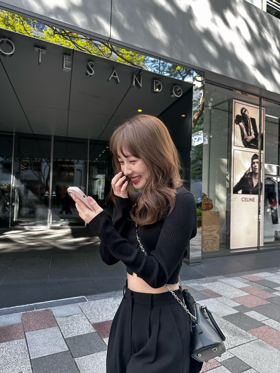 Maeda_Nozomi's tweet photo. これは絶対買って！

このGUのトップス去年も買って
去年の夏、ほぼ毎日着てた︎。

今年はUVカットバージョンで、最強。

去年白も追加で欲しかったけど、
すぐ売り切れちゃったので、

今年は黒と白、早めにどっちも買いました。
￥1,990 安いしおすすめすぎる。

 #GU  #GU購入品 https://t.co/ePAXJ7y3T3