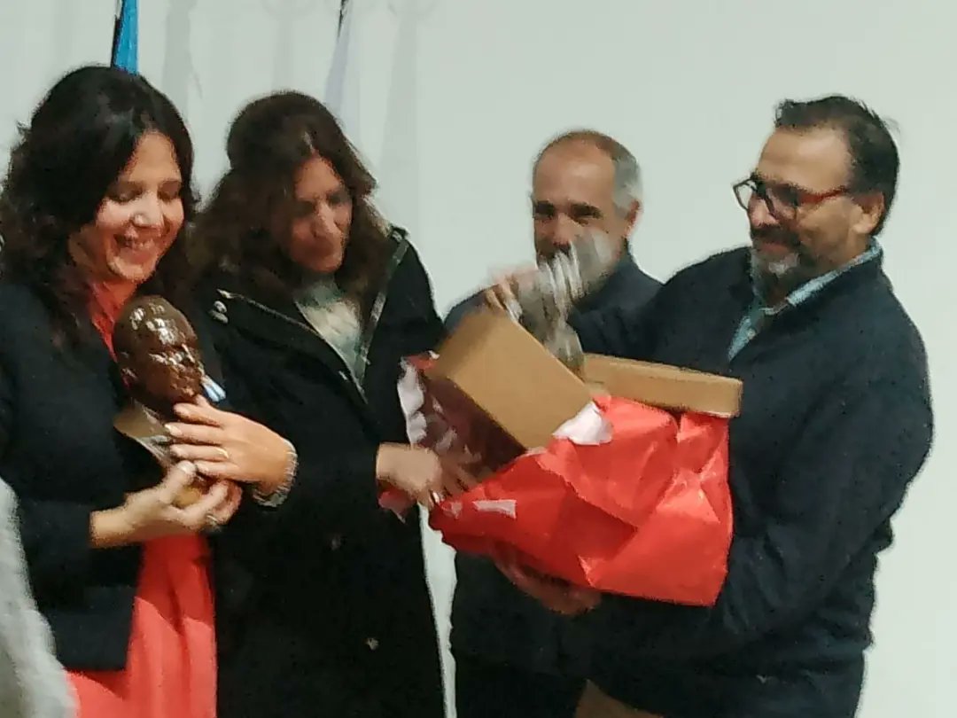 ucrazuloficial's tweet photo. El pasado sábado se llevó a cabo la reapertura del Comité Radical de Olavarría, después de casi 11 años de que sufriera un incendio intencional.

Desde la UCR de Azul felicitamos a los radicales de Olavarría por este gran logro y les deseamos lo mejor en esta nueva etapa. https://t.co/cYcULepEq8