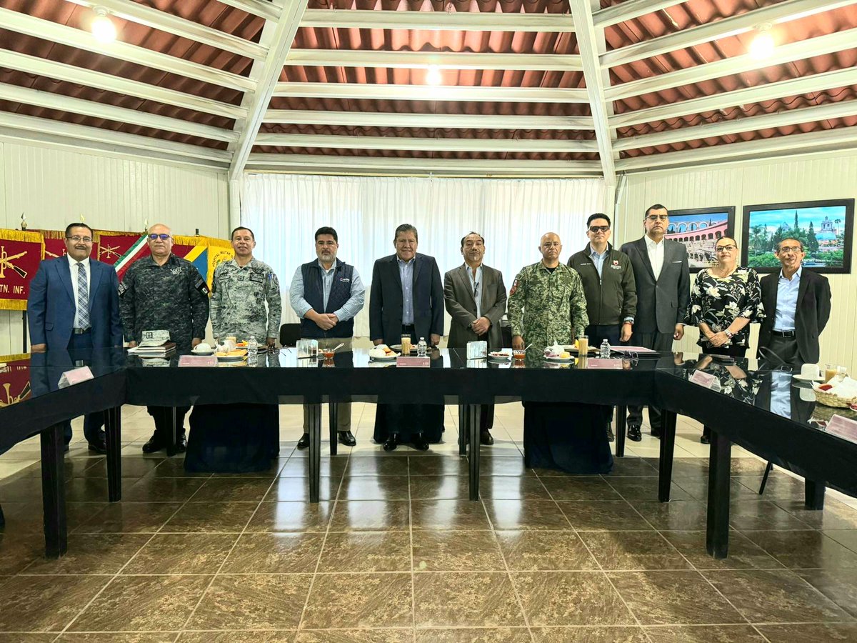 Esta mañana en la Mesa Estatal de Construcción de Paz estuvieron presentes autoridades representantes del Instituto Nacional Electoral y el Instituto Electoral del Estado de Zacatecas, esto con la finalidad de seguir trabajando en coordinación para que el proceso de campañas