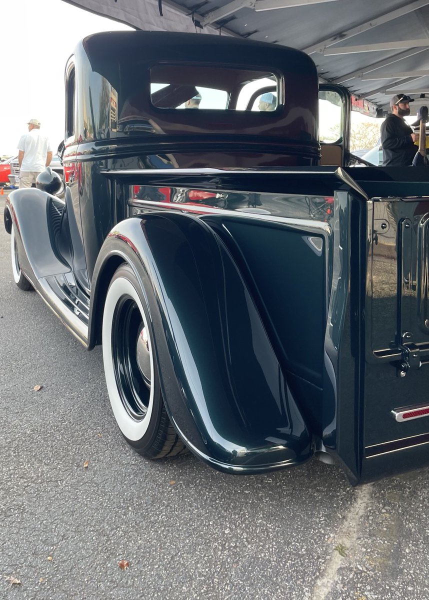 Rogero48's tweet photo. #TailgateTuesday https://t.co/EmunUTpSp5