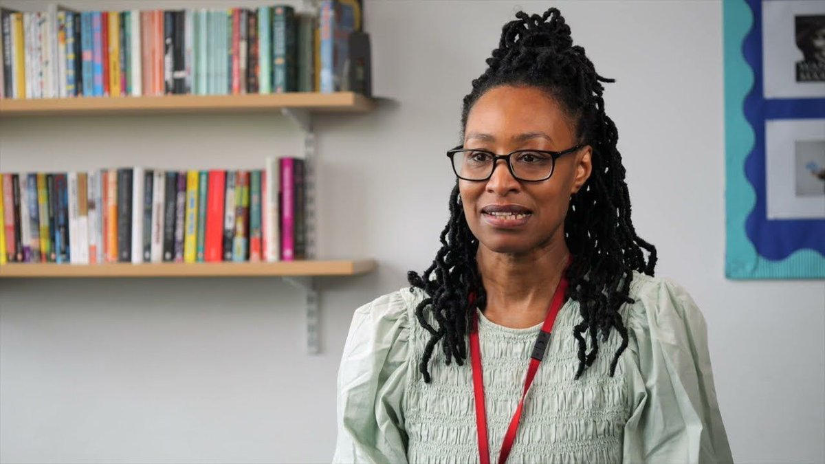Together with @PenguinUKBooks and The @RunnymedeTrust, @Pearson_UK want to highlight the importance of a diverse English Literature curriculum and so they've set the Lit in Colour Pioneers programme. Deadline 30th April - buff.ly/3PSFuRx