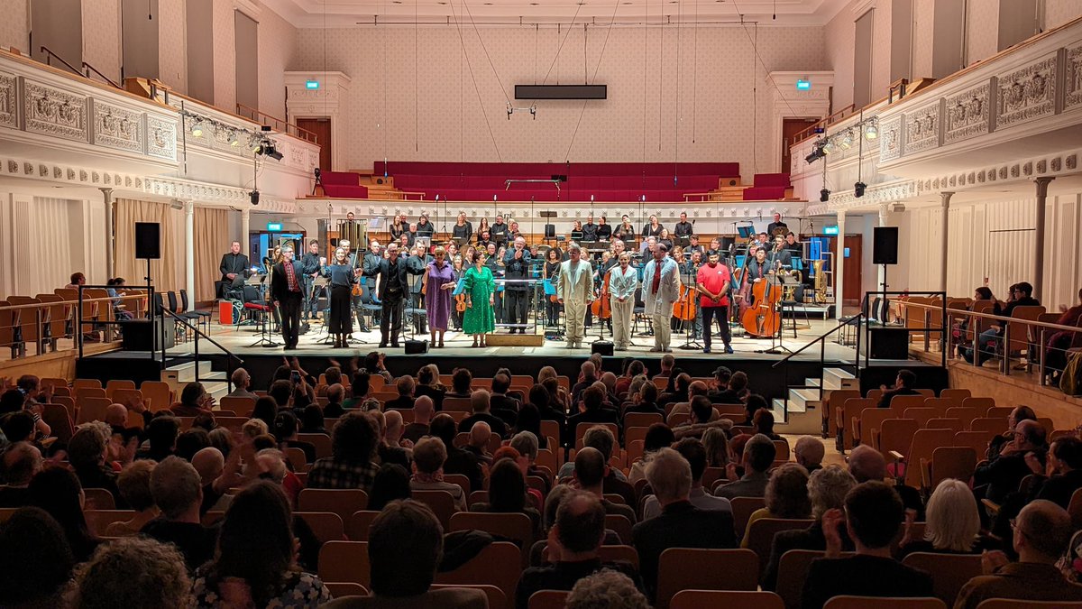 We were in Glasgow this Saturday to join @BBCSSO, some brilliant soloists & conductor Martyn Brabbins, to perform Tippett’s science fiction opera: New Year 🎉 Thank you to the wonderful audience, artists & staff involved - if only we could turn back time and do it all again! 🕰️