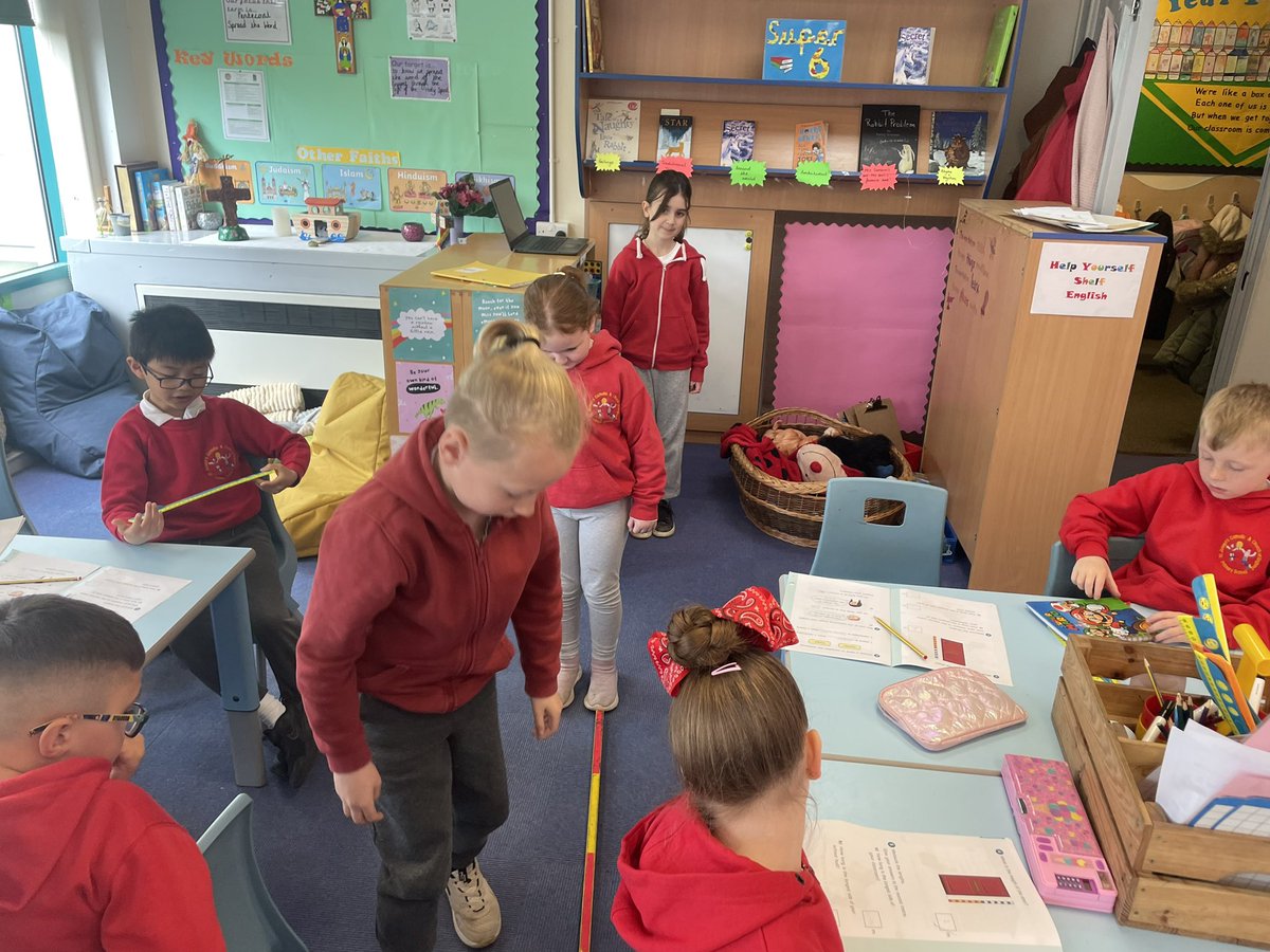 We have working together to measure the length of our classroom and our hall. Great measuring and also great teamwork! #Joeysmaths 📏 @stjs_staveley