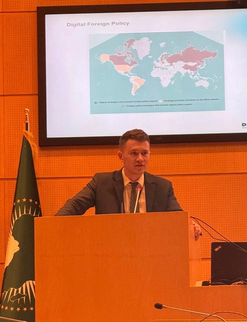 🇬🇧 Sam Hall was honoured to share his experiences on building cyber and digital diplomatic expertise with #AU Member states at the first ever @AUC_PAPS Cyber Diplomacy Workshop 💻🌐🌍