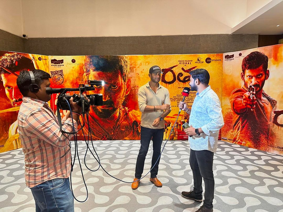 sweetyvishal986's tweet photo. Darling @VishalKOfficial in #Rathnam (Telugu) Pressmeet @avasahotels ...
#Ratham Release on April 26th
@adityamusic @stonebenchers @ThisIsDSP @HariKr_official @P_B_Shankaroffi @iYogiBabu @ZeeStudios_ @VISHAL_SFC @VishalFans24x7 @directorbujji9 https://t.co/agUzvKMZ8H