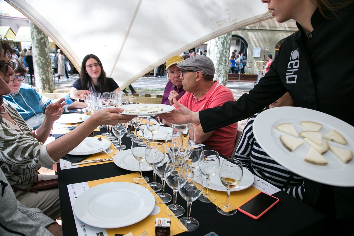 LactiumVic's tweet image. [PROGRAMA LACTIUM 2024] 
🧀 Els dies 20 i 21 d'abril t'esperem a @LactiumVic. La cita de referència del #formatge #artesà #català. 

Consulta tota la programació, aquí 👇
vicfires.cat/uploads/pdf_10… 

✅Ens hi veurem?
#lactiumvic #lactium2024