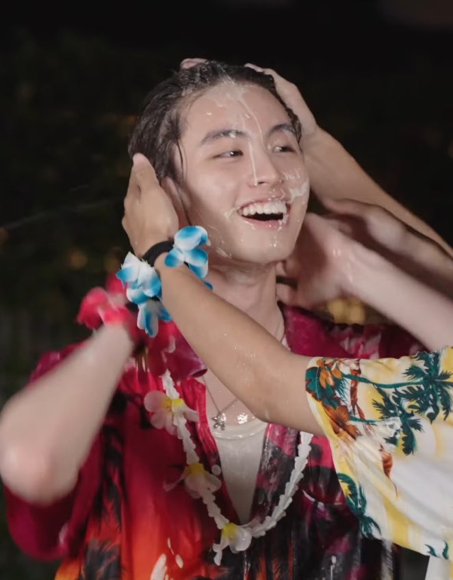 ↻ grayy tweet media