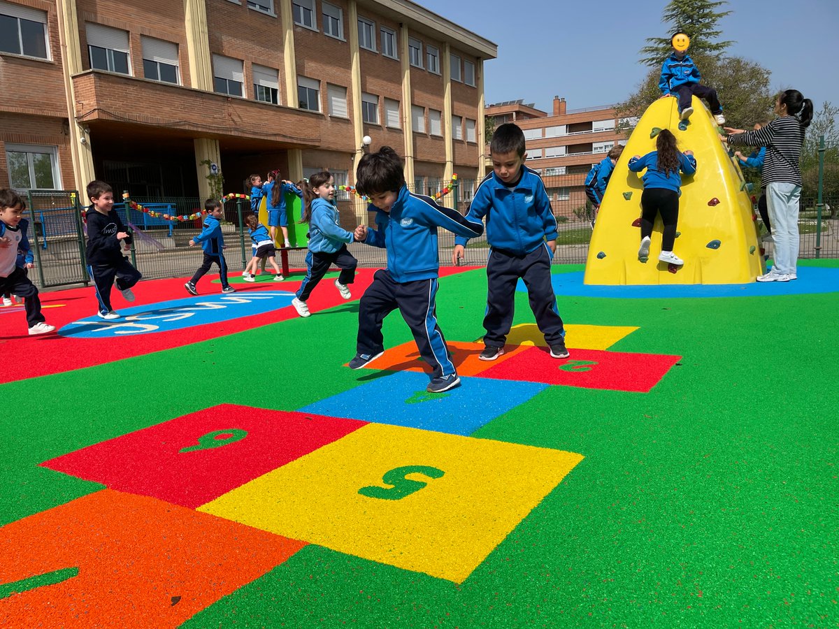 lmsfva's tweet photo. La espera ha terminado y podemos decir que no hay un parque de juegos más bonito que el nuestro!
Ayer celebramos la inauguración de nuestro NUEVO parque y ahora, a disfrutar y a crear nuevos recuerdos en nuestro increíble #ParqueInfantil!
#JuntosSomosMás #JuntosEsMejor #LMSfamily https://t.co/1jOXq2vq1L