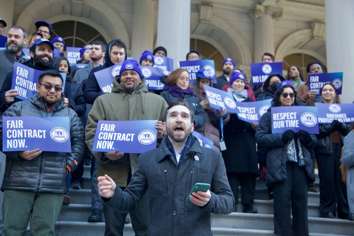 LaborPressNY's tweet photo. NYC Council Staff union ratifies milestone contract  https://t.co/1cf2ZdNSy5 https://t.co/3QhpuNCW7a