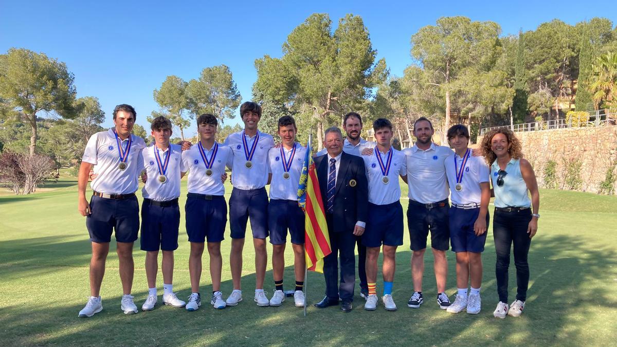 🙌¡Nuevo éxito de la Federación de Golf de la Comunitat Valenciana!🙌

La Selección S18 ha logrado posicionarse en el tercer puesto en el Campeonato de España FFAA🥉. Mientras que el triunfo final fue para Andalucía🏆, que se impuso en la final a Madrid🥈.

 📸: FGCV