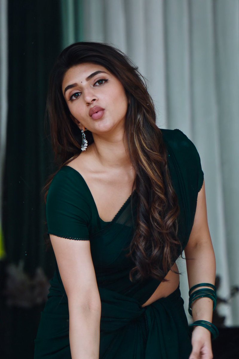 JishnuOffl's tweet photo. Sreeleela💚

#sreeleela #southindianactress #Tollywood #MaheshBabu #tuesdayvibe #AlluArjun #Pushpa2TheRule #SSRajamouli #Premalu https://t.co/KqkcNJRlFX