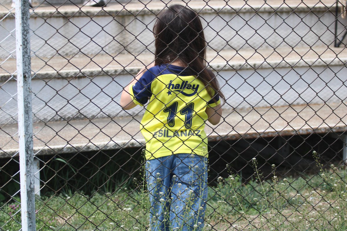 FBBOLU1's tweet photo. Bolu da U19 Fenerbahçe takımımızı izlemeye gelen taraftarlarımız destek verdiler. @Fenerbahce https://t.co/tgtGWq8bnf