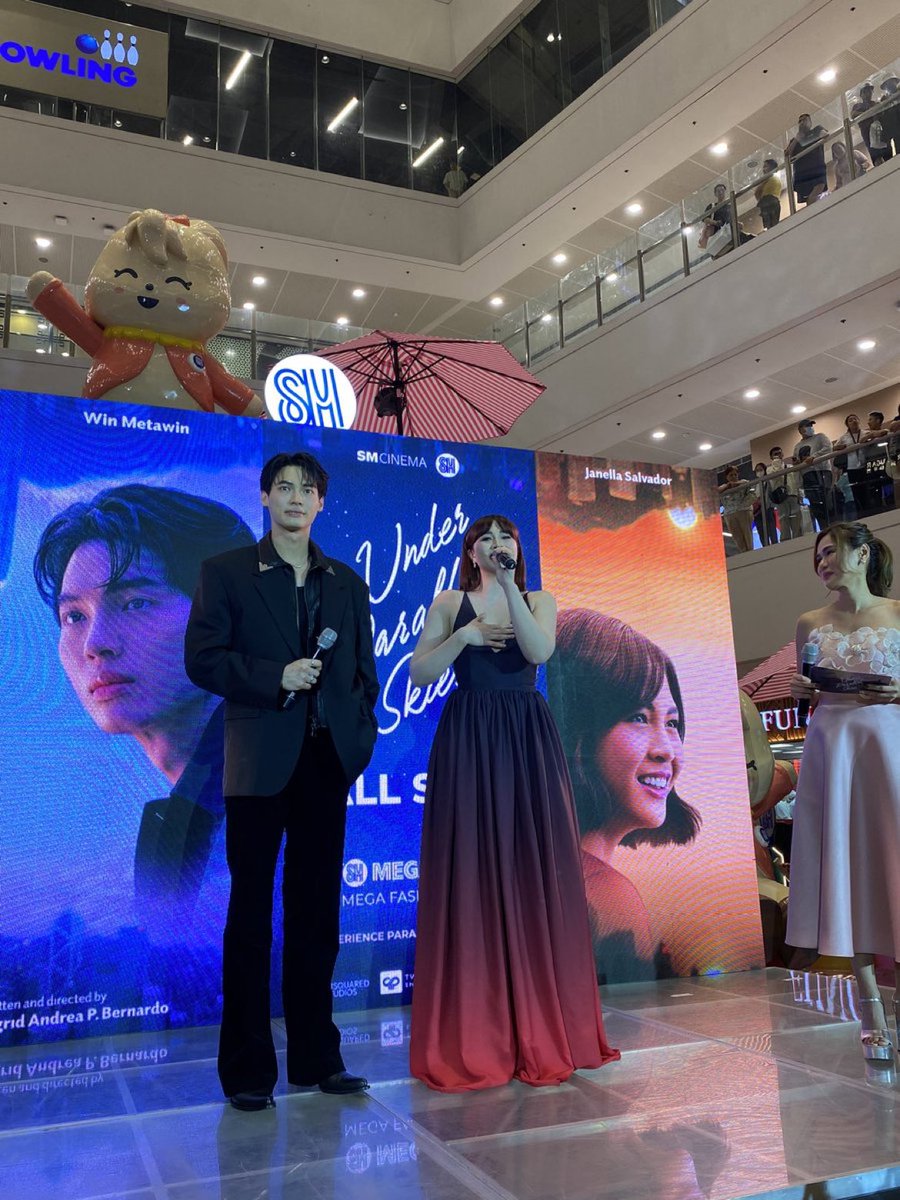 WinmetawinO's tweet photo. Win Metawin and Janella Salvador at the Under Parallel Skies grand premiere night gala at Mega Fashion Hall of SM Megamall. 

Please retweet and tweet with hashtag and tagline.. go go go 

WIN UPS PREMIERE PH
#UPSGrandPremiereGala 
#UnderParallelSkies 
#winmetawin @winmetawin https://t.co/anrwp2EoLo